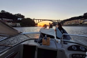 6 Brücken, Nicht geteilte Bootstour 1h30m, Gruppenpreis bis zu 6px