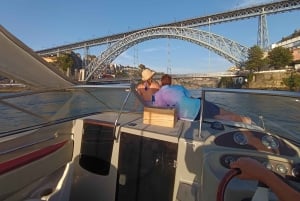 6 Brücken, Nicht geteilte Bootstour 1h30m, Gruppenpreis bis zu 6px