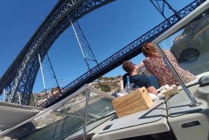 6 Brücken, Nicht geteilte Bootstour 1h30m, Gruppenpreis bis zu 6px