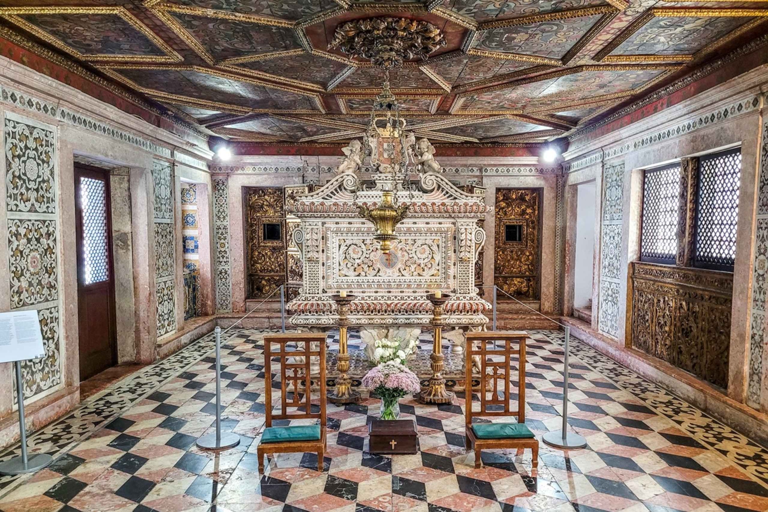 Aveiro: Gondelfahrt und Strand von Costa Nova – alles inklusive.