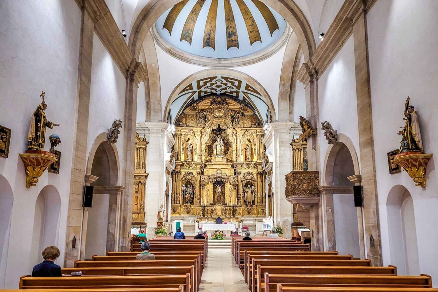Aveiro : balade en gondole et plage de Costa Nova – tout compris.