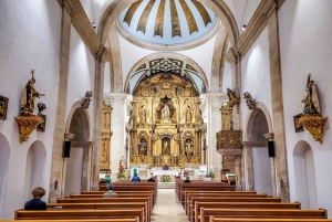 Aveiro: Gondelfahrt und Strand von Costa Nova – alles inklusive.