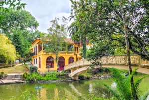 Aveiro: Gondelfahrt und Strand von Costa Nova – alles inklusive.