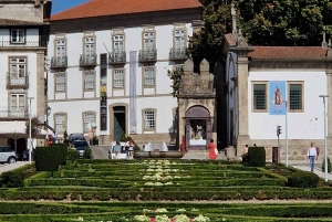 BRAGA E GUIMARÃES: Historical Private Tour from Porto