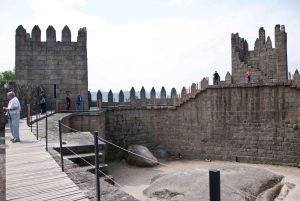 BRAGA E GUIMARÃES: Historical Private Tour from Porto
