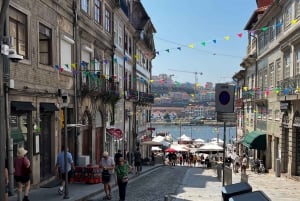 Porto: Tour guidato della città e dei suoi punti salienti a piedi