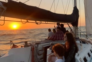 Sejlbådsoplevelse ved solnedgang på Douro i Porto