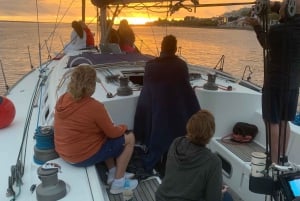 Sejlbådsoplevelse ved solnedgang på Douro i Porto