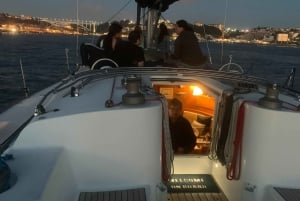 Sejlbådsoplevelse ved solnedgang på Douro i Porto