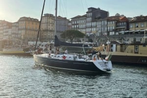 Sejlbådsoplevelse ved solnedgang på Douro i Porto