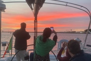 Sejlbådsoplevelse ved solnedgang på Douro i Porto