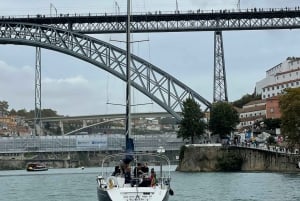 Sejlbådsoplevelse ved solnedgang på Douro i Porto