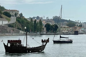 Sejlbådsoplevelse ved solnedgang på Douro i Porto
