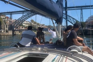 Sejlbådsoplevelse ved solnedgang på Douro i Porto