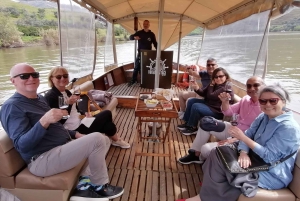 Douro Valley Sunset: 1 Winery visit & 1-h Boat Tour