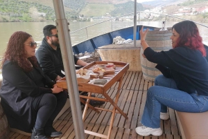 Douro Valley Sunset: 1 Winery visit & 1-h Boat Tour