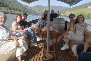 Douro Valley Sunset: 1 Winery visit & 1-h Boat Tour