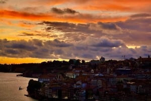 Oporto: tour a pie con aperitivos y bebidas por la noche