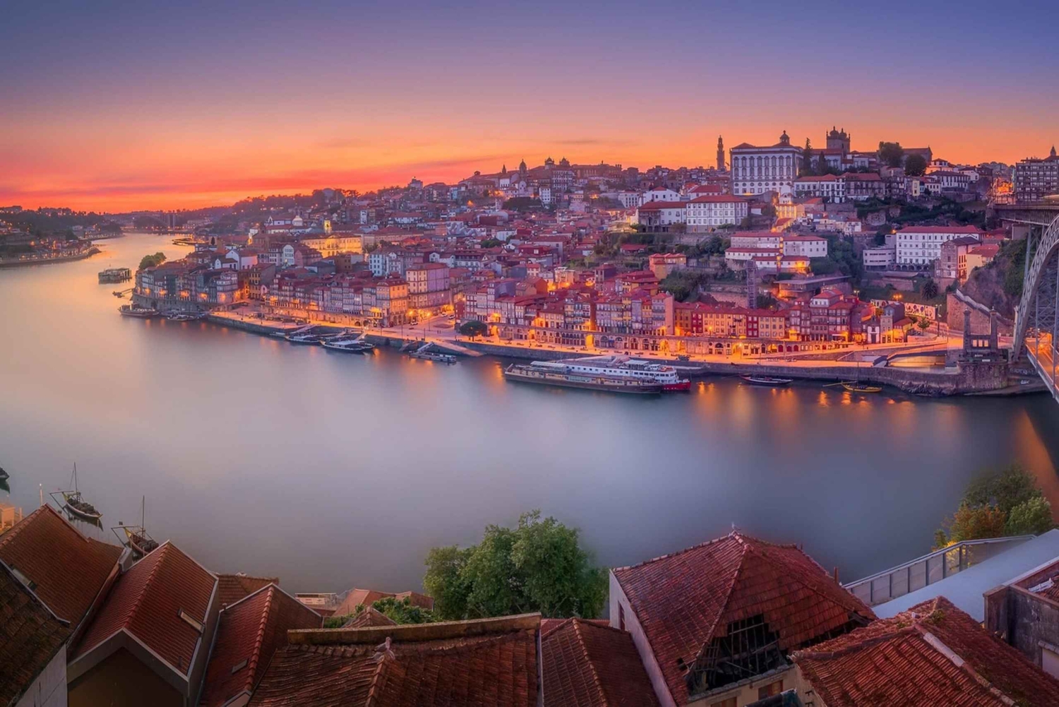 Однодневная поездка в Фатиму и Порту с местным экскурсоводом (небольшая группа)