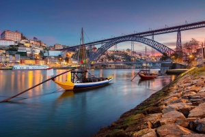 Однодневная поездка в Фатиму и Порту с местным экскурсоводом (небольшая группа)