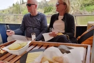 From Porto: 2 Boutique Wineries w/ Winery Lunch & 1-h cruise