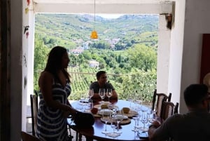 From Porto: 2 Boutique Wineries w/ Winery Lunch & 1-h cruise