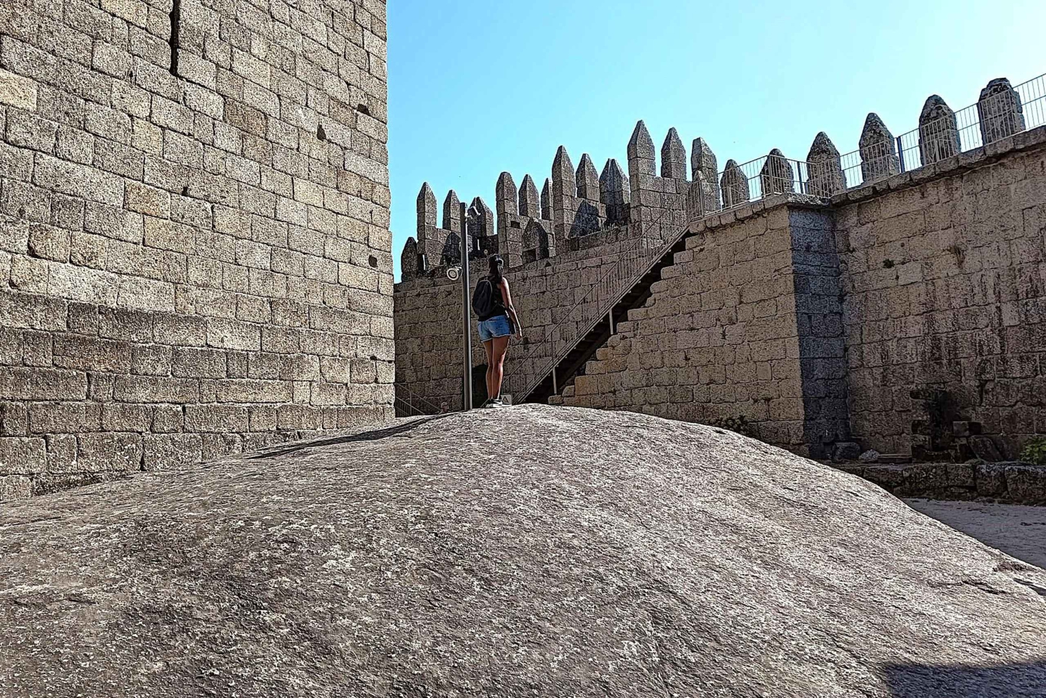 ポルト発：ブラガとギマランイス日帰りツアー（昼食付
