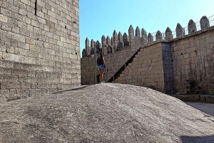 ポルト発：ブラガとギマランイス日帰りツアー（昼食付