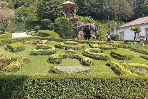 ポルト発：ブラガとギマランイス日帰りツアー（昼食付