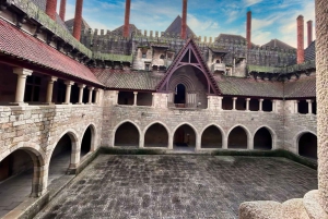 ポルト発：ブラガとギマランイス日帰りツアー（昼食付