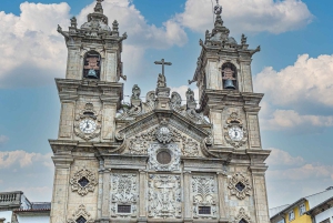 ポルト発：ブラガとギマランイス日帰りツアー（昼食付