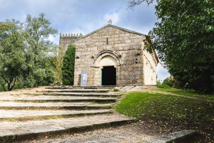 ポルト発：ブラガとギマランイス日帰りツアー（昼食付