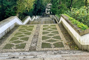 ポルト発：ブラガとギマランイス日帰りツアー（昼食付