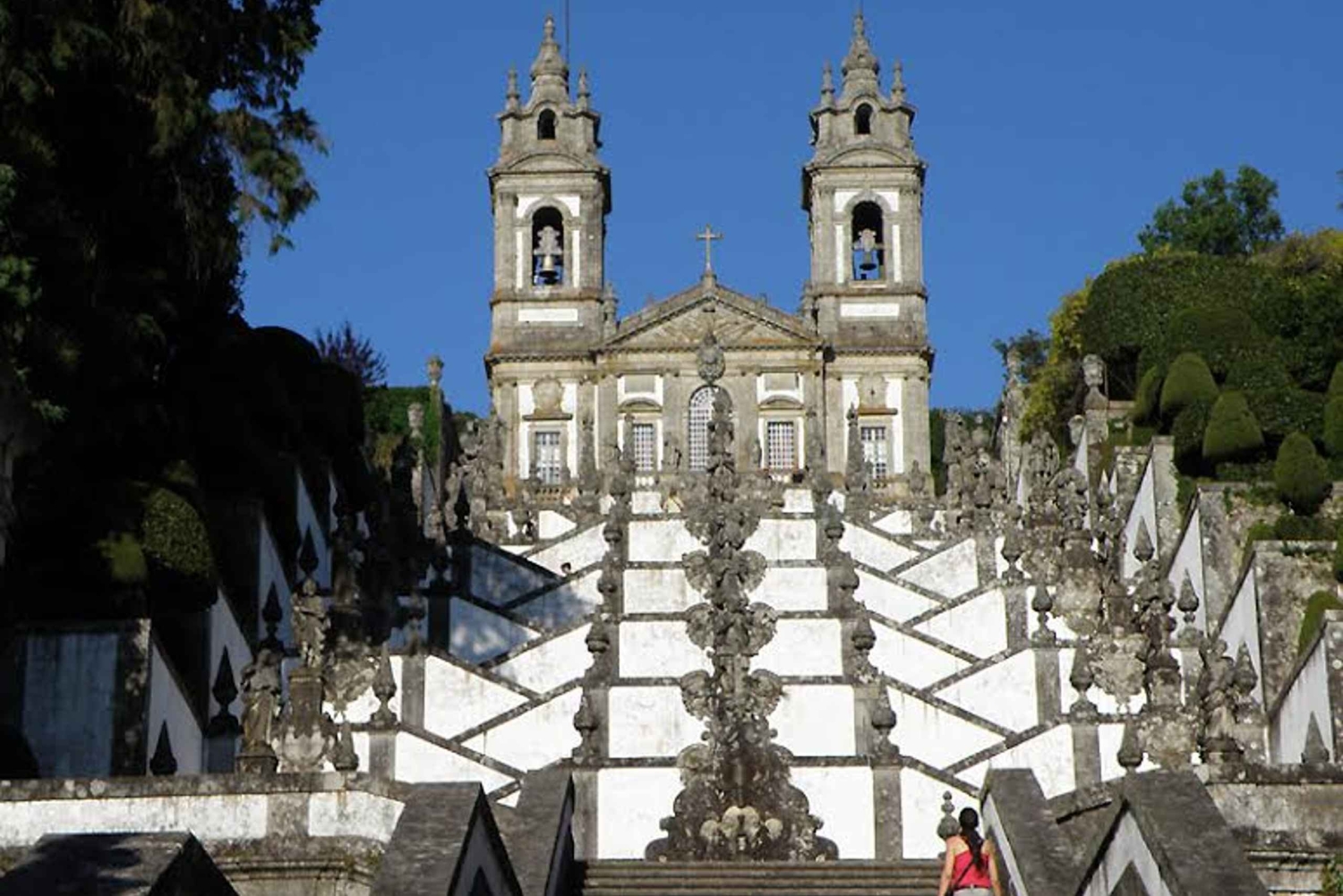 From Porto: Braga and Guimarães Day Trip with Lunch