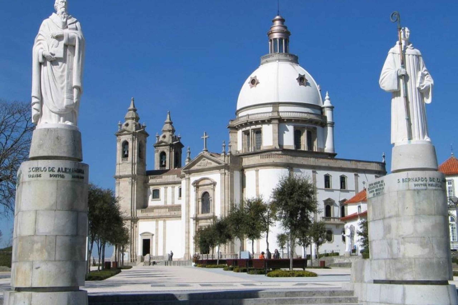 From Porto: Braga and Guimarães Day Trip with Lunch