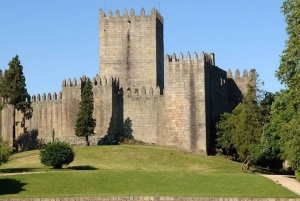 From Porto: Braga and Guimarães Day Trip with Lunch