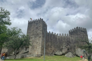 From Porto: Braga and Guimarães Day Trip with Lunch