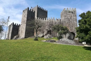 From Porto: Braga and Guimarães Day Trip with Lunch