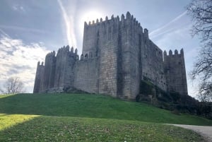 Из Порту: тур на целый день в Брагу и Гимарайнш с обедом