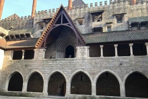 Из Порту: тур на целый день в Брагу и Гимарайнш с обедом