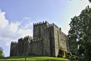 From Porto: Braga & Guimarães Day Trip with Lunch