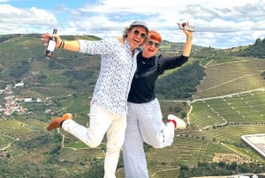 Depuis Porto : Visite privée de la vallée du Douro avec 3 vignobles et déjeuner