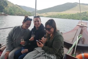Porto: Valle del Douro con 1 o 2 cantine, pranzo e tour in barca