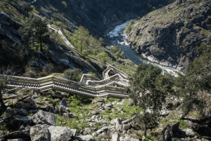 A partir do Porto: Excursão de 1 dia pelas Caminho das Águas do Paiva com almoço de carne com DOP