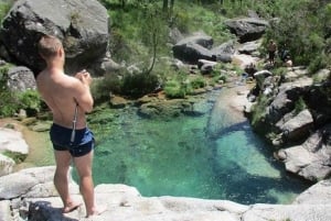 Von Porto: Wanderung & Schwimmen im Nationalpark Gerês