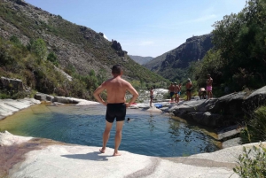Von Porto: Wanderung & Schwimmen im Nationalpark Gerês