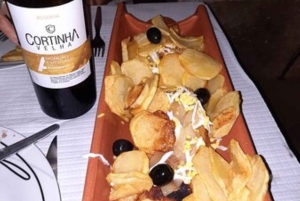 Из Порту: частный тур по винодельческим хозяйствам с дегустацией зеленого вина, обедом и посещением дворца.