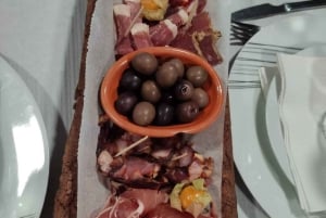 Из Порту: частный тур по винодельческим хозяйствам с дегустацией зеленого вина, обедом и посещением дворца.