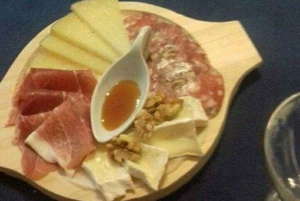 Из Порту: частный тур по винодельческим хозяйствам с дегустацией зеленого вина, обедом и посещением дворца.