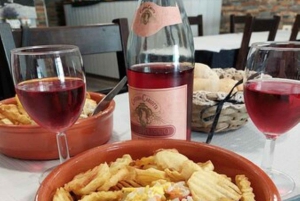 Из Порту: частный тур по винодельческим хозяйствам с дегустацией зеленого вина, обедом и посещением дворца.